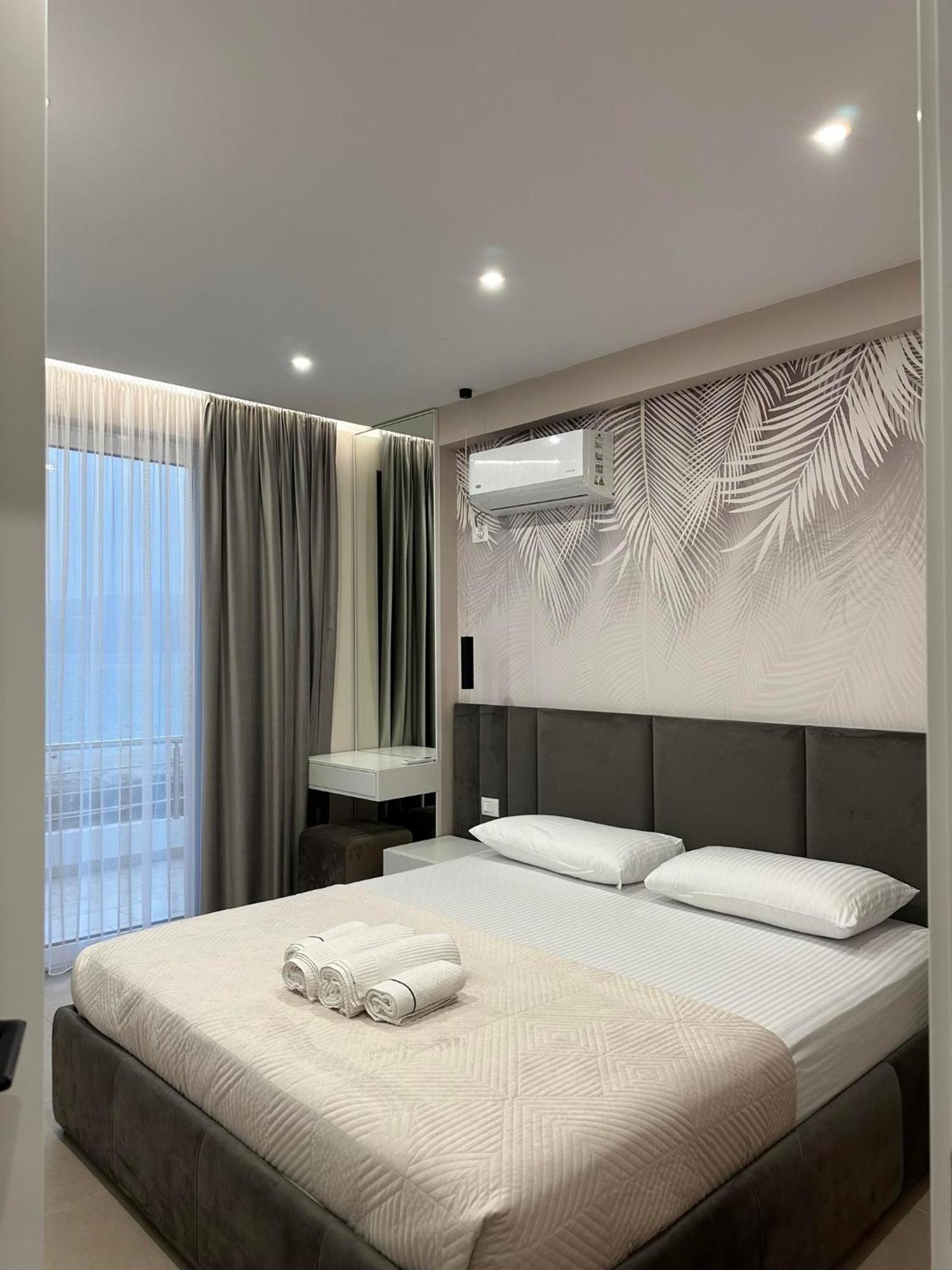 Sea View Apartment Luxury Vlorë Esterno foto