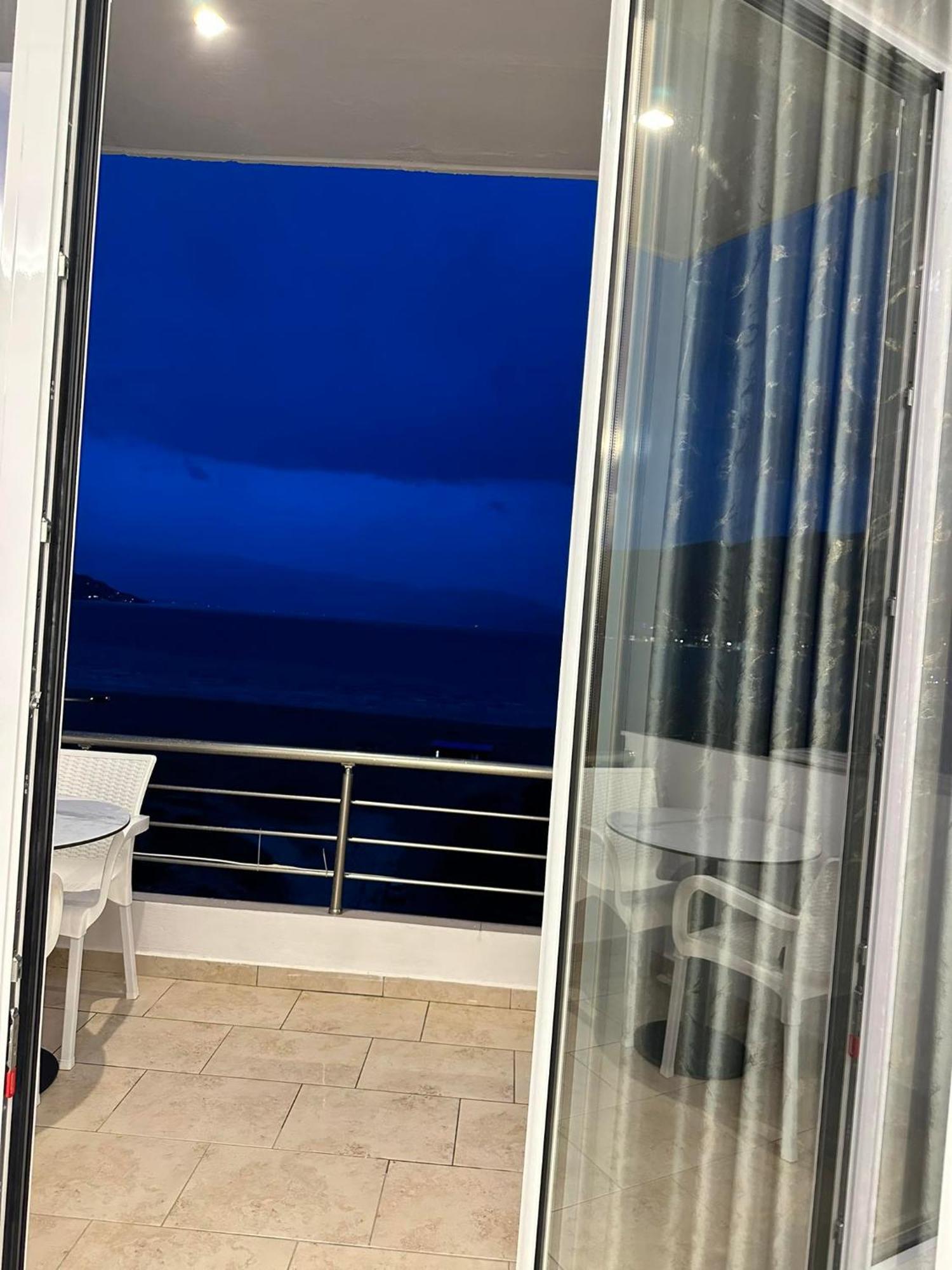 Sea View Apartment Luxury Vlorë Esterno foto