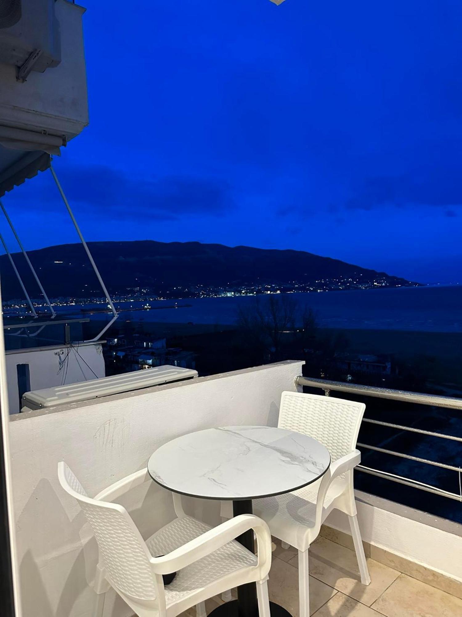 Sea View Apartment Luxury Vlorë Esterno foto