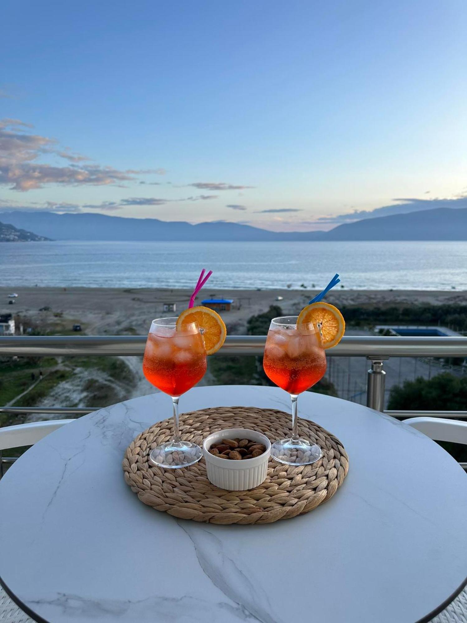 Sea View Apartment Luxury Vlorë Esterno foto