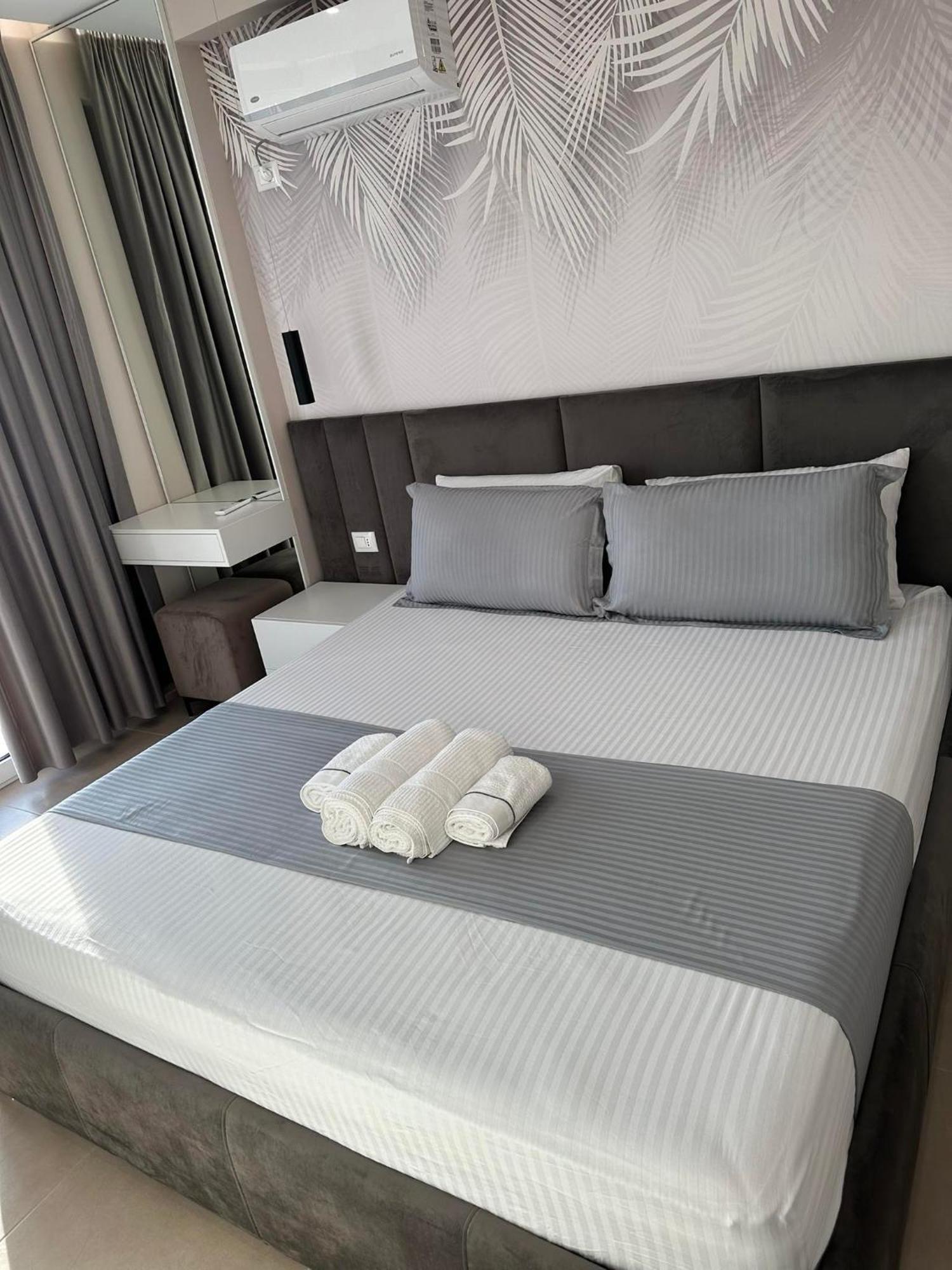 Sea View Apartment Luxury Vlorë Esterno foto