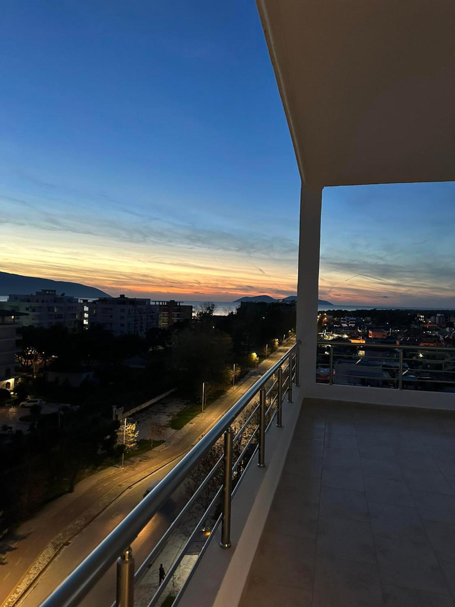 Sea View Apartment Luxury Vlorë Esterno foto