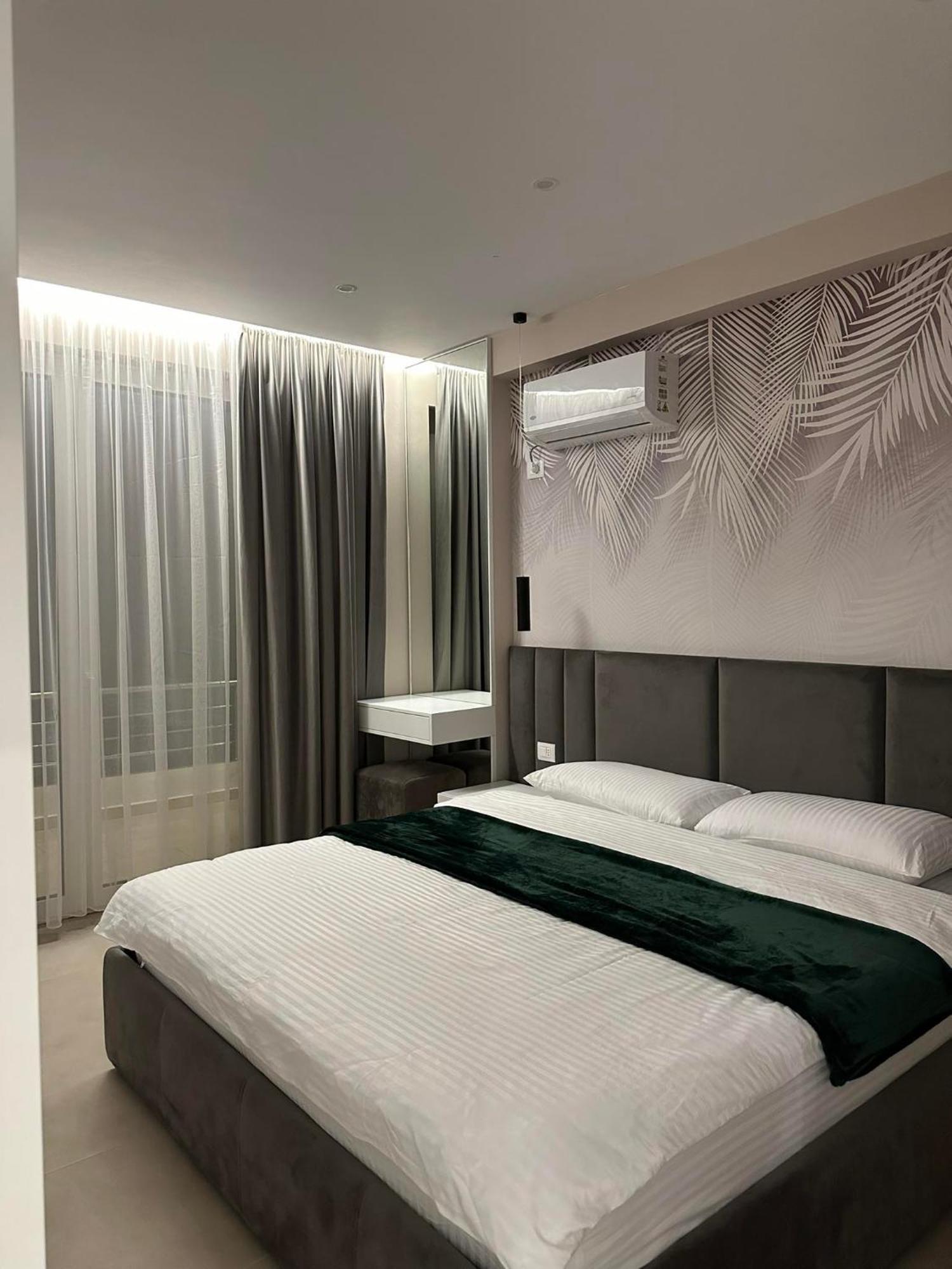 Sea View Apartment Luxury Vlorë Esterno foto