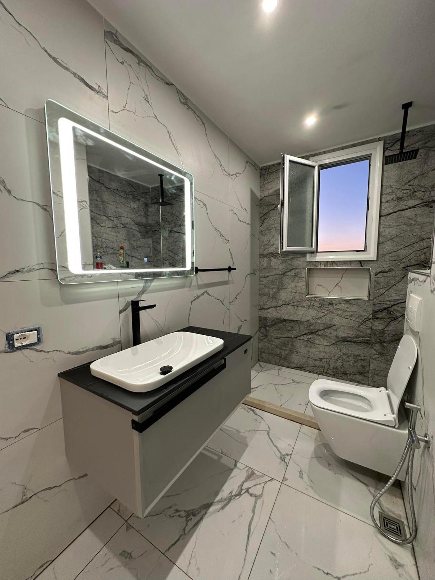 Sea View Apartment Luxury Vlorë Esterno foto
