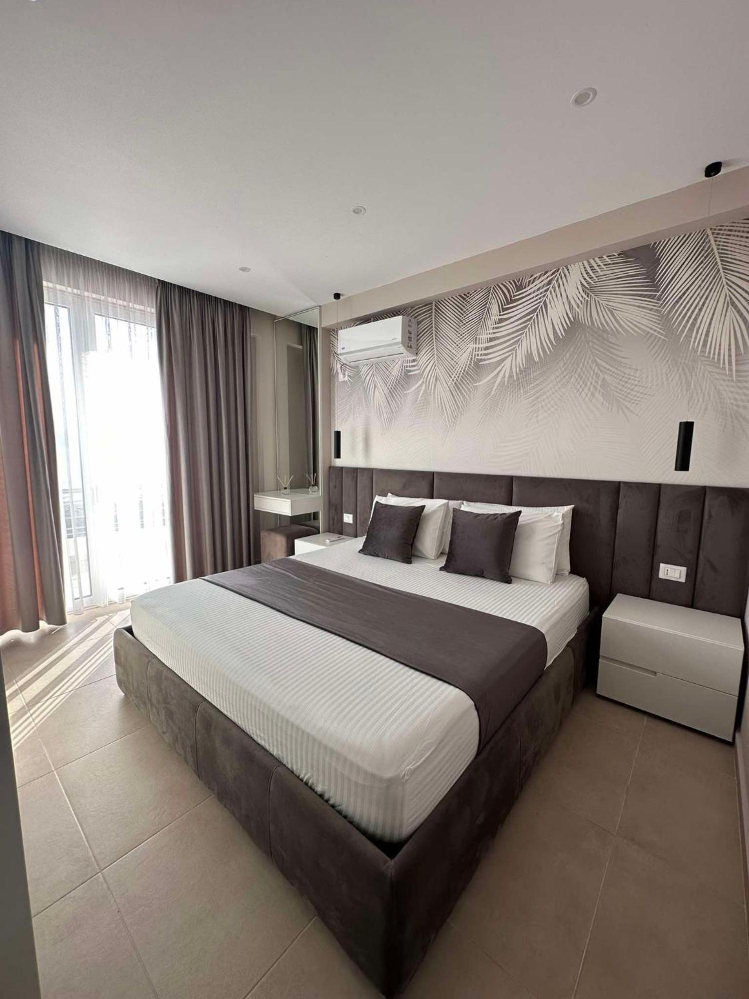 Sea View Apartment Luxury Vlorë Esterno foto