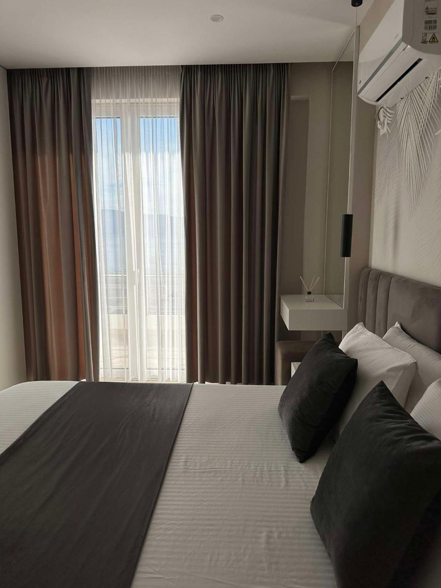 Sea View Apartment Luxury Vlorë Esterno foto