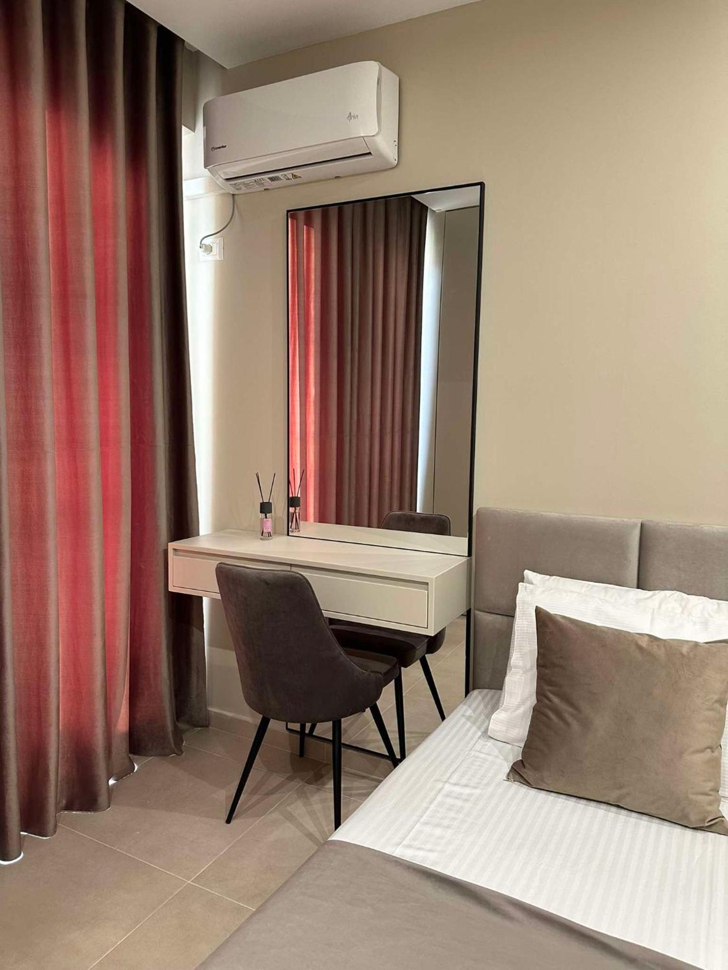 Sea View Apartment Luxury Vlorë Esterno foto