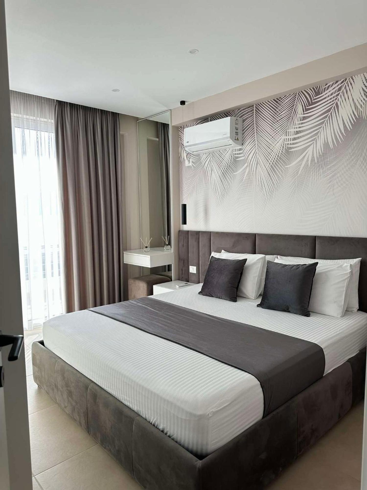 Sea View Apartment Luxury Vlorë Esterno foto
