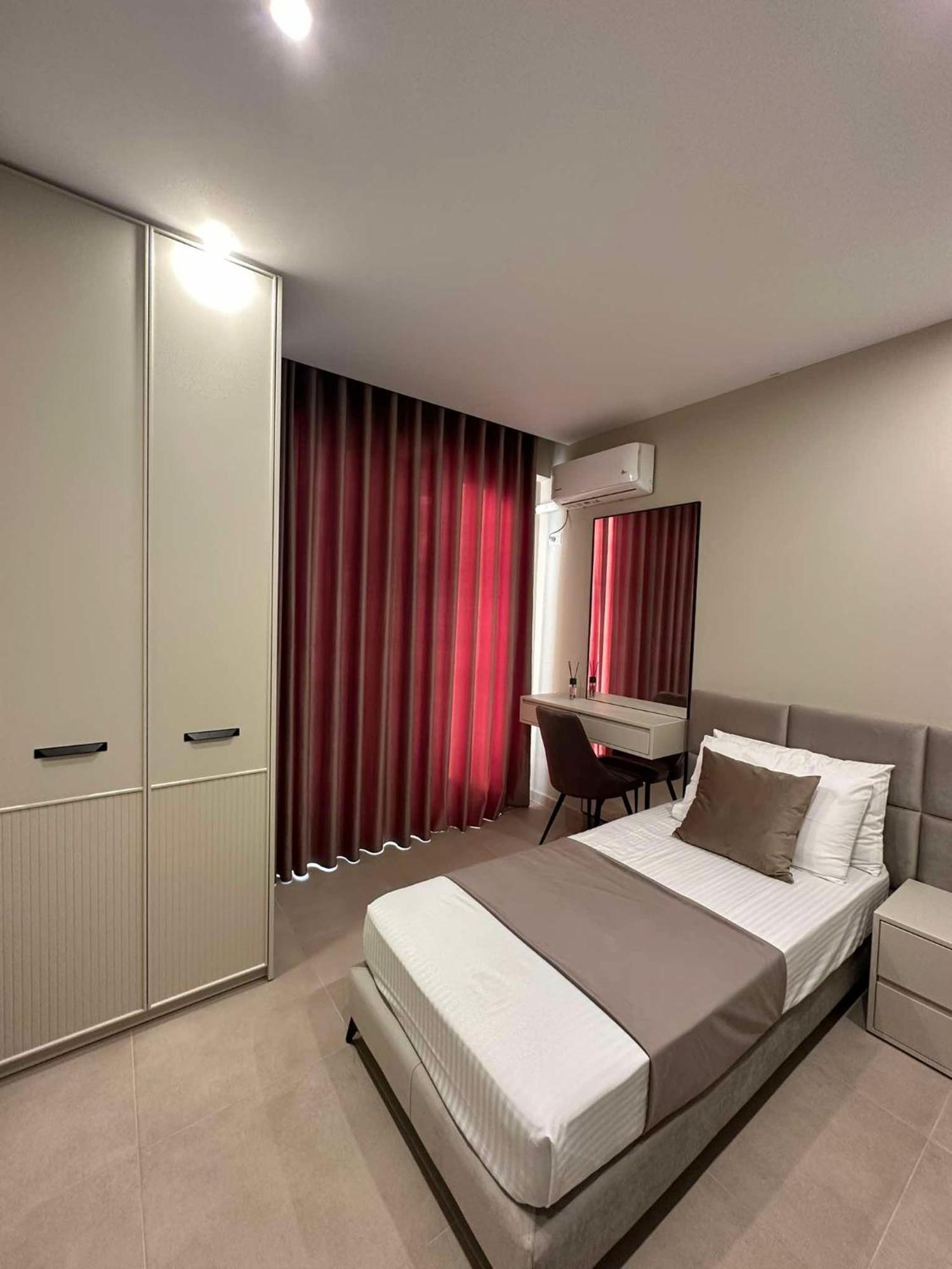 Sea View Apartment Luxury Vlorë Esterno foto